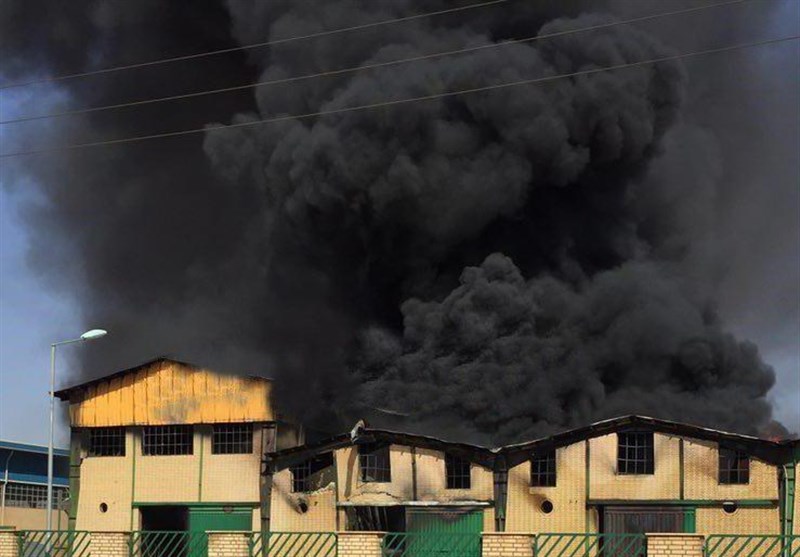 آتش‌سوزی گسترده در شهرک صنعتی سالاریه ورامین + فیلم و تصاویر