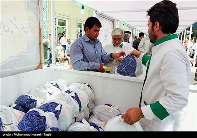 Imam Reza (AS) Shrine Hosts Ramadan Iftar in Mashhad