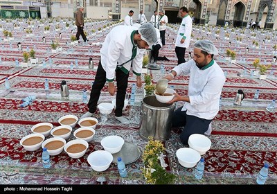 Imam Reza (AS) Shrine Hosts Ramadan Iftar in Mashhad