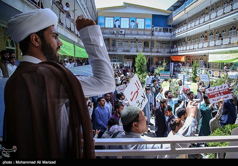 Foreign Seminary Students in Iran Rally in Support of Bahrain’s Sheikh Qassim (+Photos)