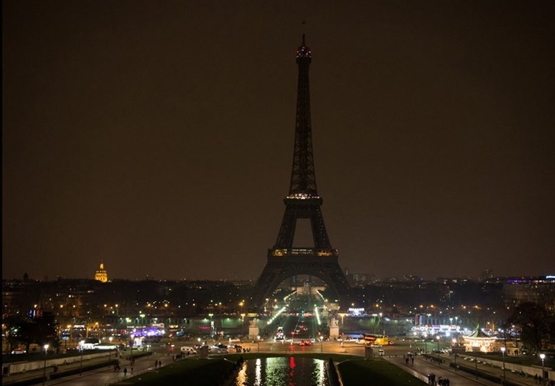 فیلم/لحظه خاموش شدن چراغ‌های برج ایفل در پاریس به نشانه همدردی با قربانیان حملات تروریستی تهران