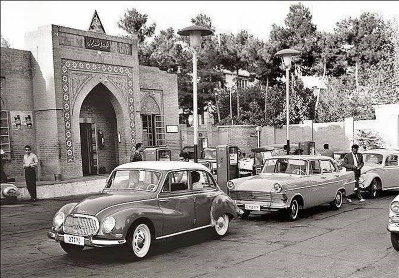 عکس/پمپ بنزین دروازه دولت تهران در سال 1340