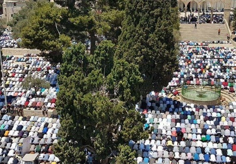 250 هزار فلسطینی اولین نماز جمعه ماه رمضان را در مسجدالاقصی اقامه کردند