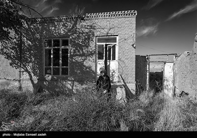 قالقاچی ، روستایی است از توابع بخش انزل در شهرستان ارومیه و نزدیکترین روستا به دریاچه شورآباد که به علت خشکسالی تقریباً تمام چاه‌های عمیق و نیمه عمیق آن خشک شده و اهالی را مجبور به مهجرت کرده است