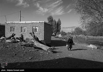 قالقاچی ، روستایی است از توابع بخش انزل در شهرستان ارومیه و نزدیکترین روستا به دریاچه شورآباد که به علت خشکسالی تقریباً تمام چاه‌های عمیق و نیمه عمیق آن خشک شده و اهالی را مجبور به مهجرت کرده است