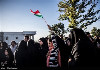 امام خمینی کی برسی کی پرشکوہ تقریب میں اعلی سیاسی و عسکری حکام کی شرکت