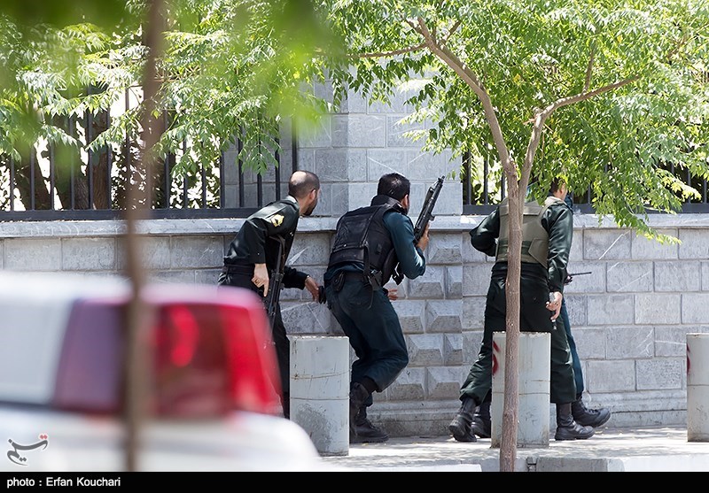 Tahran&apos;da 6 Zanlı Tutuklandı
