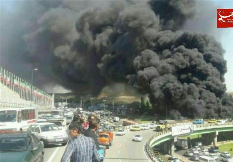 واژگونی تانکر حامل 14 هزار لیتر سوخت در محور سنندج - حسین‌آباد