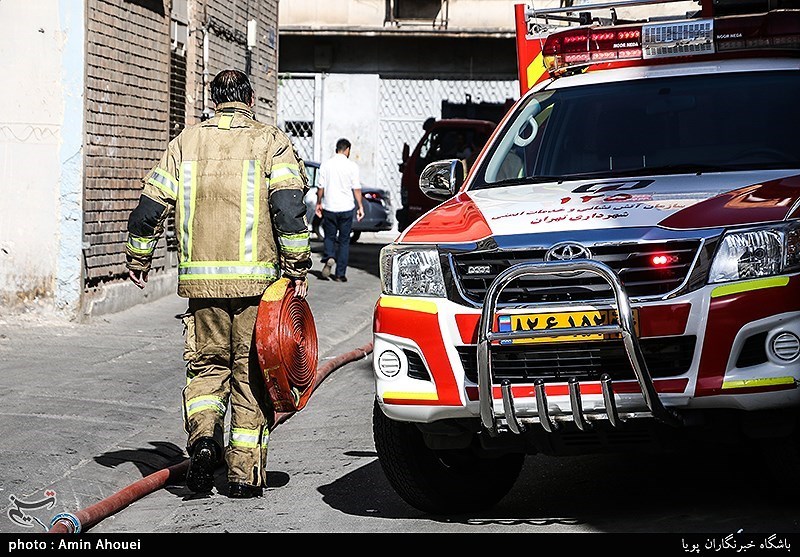 ترقه بازی کودکان سبب آتش سوزی بازار زینب منطقه خشایار اهواز