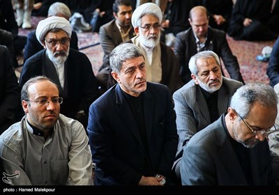 علی طیب‌نیا وزیر اقتصاد در مراسم وداع با پیکر شهدای حادثه تروریستی تهران