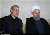 حجت‌الاسلام حسن روحانی رئیس جمهور و علی لاریجانی رئیس مجلس شورای اسلامی در مراسم وداع با پیکر شهدای حادثه تروریستی تهران