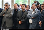 علی شمخانی دبیر شورای عالی امنیت ملی، بهروز نعمتی و علاءالدین بروجردی در مراسم وداع با پیکر شهدای حادثه تروریستی تهران