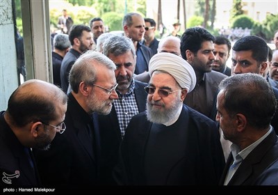 ورود حجت‌الاسلام حسن روحانی رئیس جمهور به مراسم وداع با پیکر شهدای حادثه تروریستی تهران در مجلس
