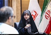 فضه سادات حسینی: ایرانی باغیرت به پرچم کشورش توهین نمی‌کند