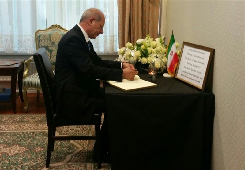 مدیر کل سازمان منع سلاح‌های شیمیایی دفتر یادبود حملات تروریستی در تهران را امضا کرد