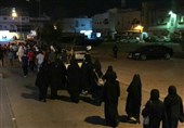 تظاهرات شبانه مردم بحرین در میان گاز اشک آور نظامیان آل خلیفه+فیلم و عکس