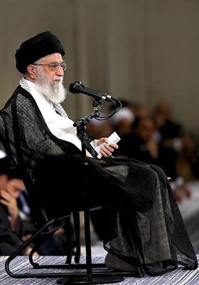 قائد الثورة الاسلامیة یستقبل رؤساء ومسؤولی الاجهزة الحکومیة