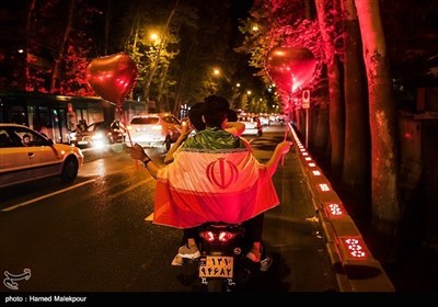 تہران میں ایران کی فٹبال ورلڈ کپ 2018 میں رسائی پر عوام کا جشن