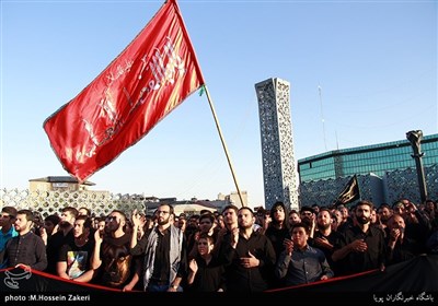 اجتماع مدافعان حرم در میدان امام حسین (ع)‎
