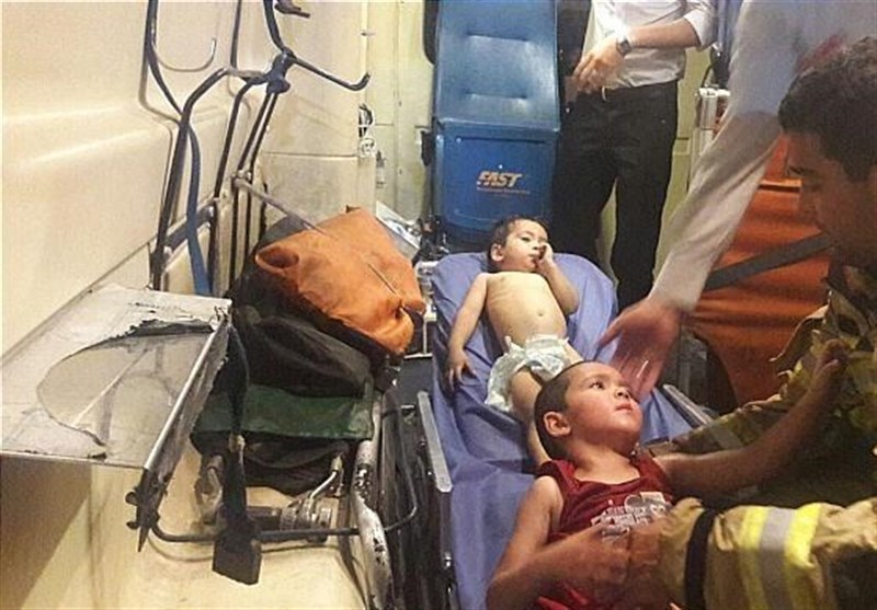 آتش‌نشانان جان دوباره‌ای به دو کودک بخشیدند + تصاویر