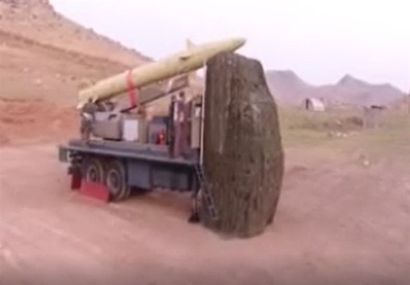 آماده سازی موشک ذوالفقار برای شلیک به‌سوی مواضع داعش در سوریه