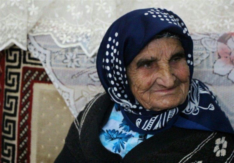 دانش‌آموزان گیلانی با جانباز 109 ساله کشف حجاب در ماسال دیدار کردند