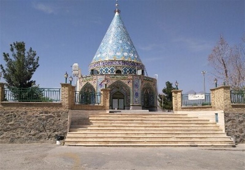 اجرای طرح &quot;هر زائر یک حامی تحصیلی ایتام&quot; در امامزاده احمد(ع) شهرستان نطنز