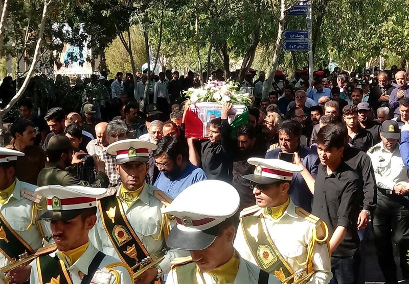 پیکر جانباز 70 درصد نیروی انتظامی در اصفهان تشییع و خاکسپاری شد