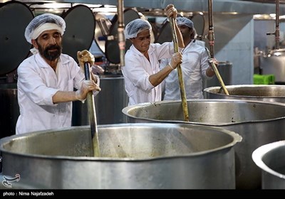 آماده سازی غذای متبرکه حرم امام رضا(ع) - مشهد