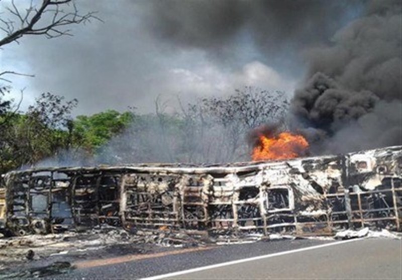 برخورد کامیون و اتوبوس با 21 کشته و 20 مجروح