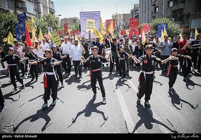 Demonstrators Take to Streets in Tehran on Int'l Quds Day