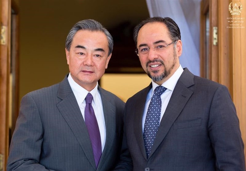 وزیر خارجه چین وارد کابل شد؛ تلاش «پکن» برای کاهش فشارها بر پاکستان