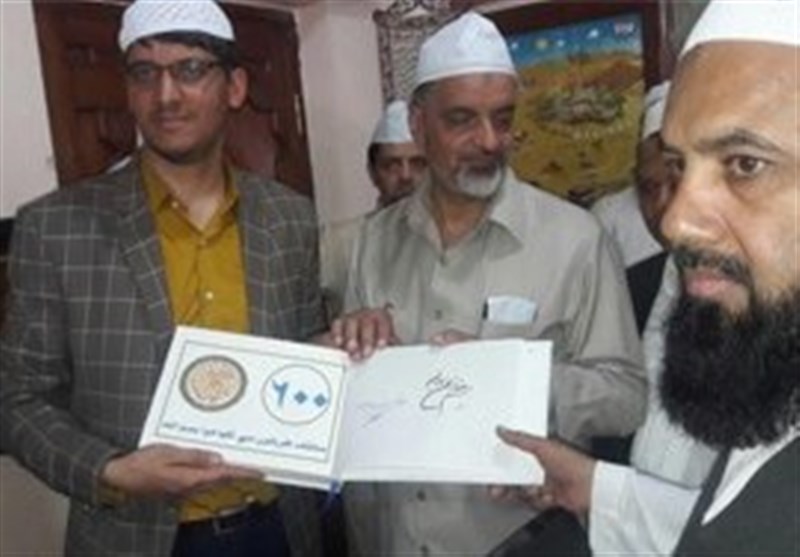 اهدای تندیس ویژه نمایشگاه قرآن هند به قاری ایرانی
