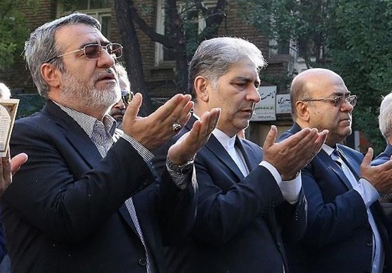 وزیر کشور نماز عید فطر را در تبریز اقامه کرد+تصاویر