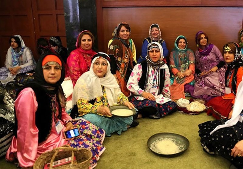 پوشیدگی کامل و زیبایی ویژگی بارز لباس سنتی ایرانی