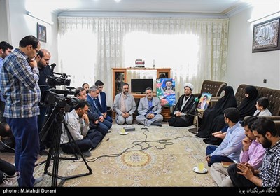 دیدار جامعه قرآنی با خانواده شهید تقوی