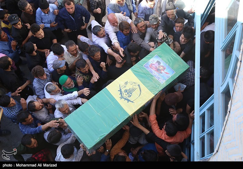 مراسم وداع با پیکر مطهر شهید مدافع وطن &quot;رمزی&quot; در قزوین برگزار شد