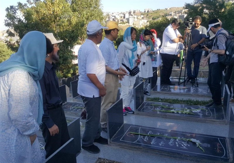 150 شرکت کننده رالی خانوادگی صلح به شهدای شیمیایی سردشت ادای احترام کردند+تصاویر