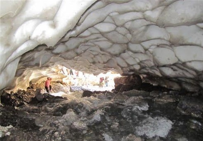 ریزش 50 متری برف در تونل برفی ازنا/ جستجو برای پیدا کردن مصدومان احتمالی ادامه دارد