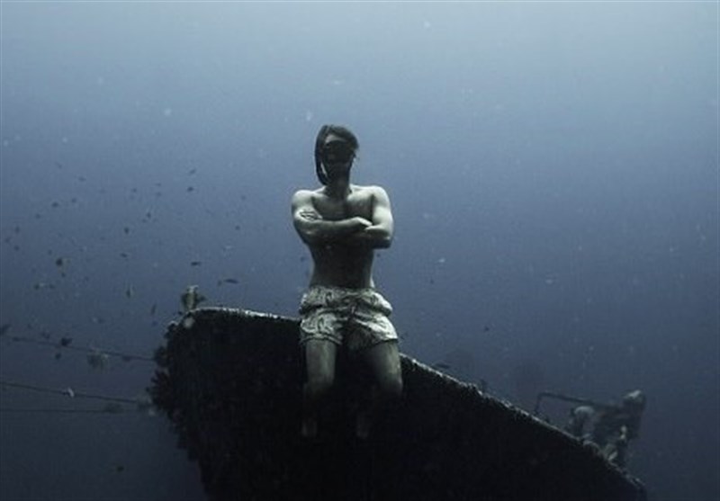 شیرجه‌روی آزاد در جستجوی کشتی غرق‌شده+فیلم و عکس