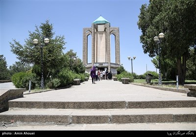  آرامگاه بابا طاهر شهر همدان