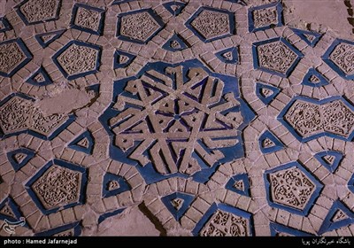 گنبد سلطانیه یکی از شاهکارهای معماری دوره اسلامی است که آجرها و خشت های این بنای تاریخی نام حضرت علی(ع) و نام مبارک محمد(ص) منقوش شده است