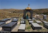 یکی از قبرستان های روستای زنجان