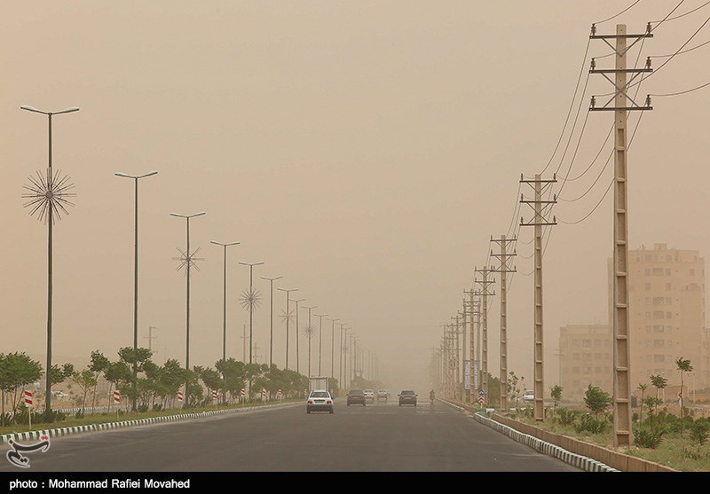 شدت گرد و خاک اکثر مدارس استان خوزستان را تعطیل کرد