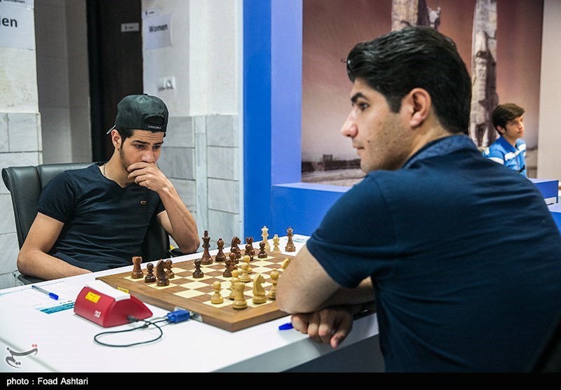 تیم شطرنج منتخب جهان در برابر تیم ایران به‌ پیروزی دست یافت