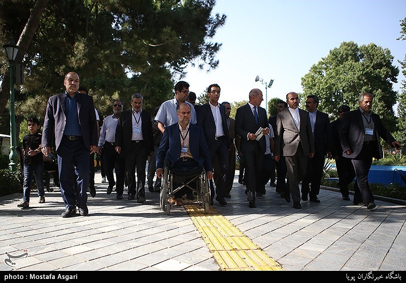 ادای احترام به شهدای شیمیایی توسط احمد اوزونجو  مدیرکل سازمان منع سلاح های شیمیایی