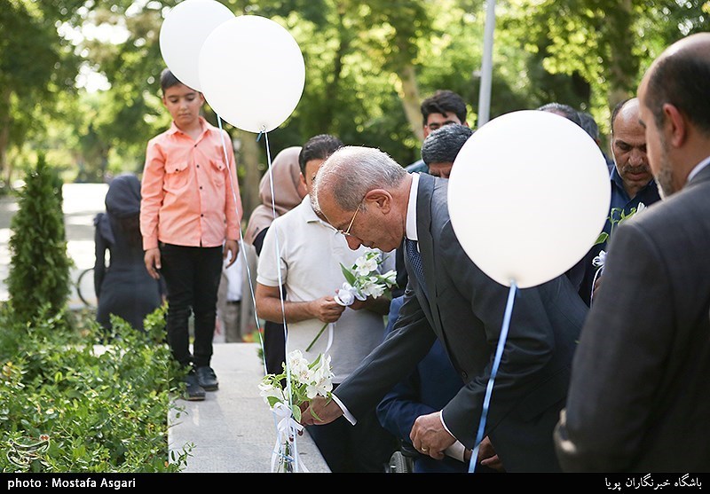 ادای احترام به شهدای شیمیایی توسط احمد اوزونجو  مدیرکل سازمان منع سلاح های شیمیایی