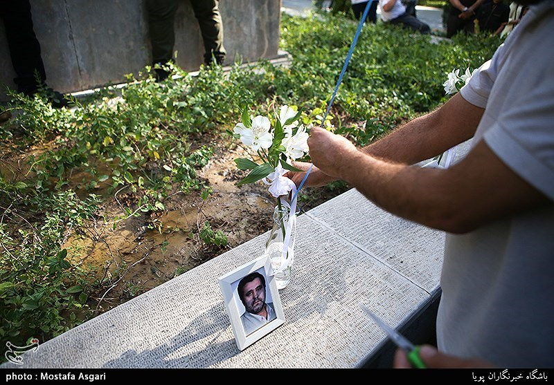 ادای احترام به شهدای شیمیایی توسط احمد اوزونجو  مدیرکل سازمان منع سلاح های شیمیایی