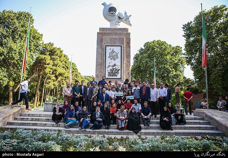 ادای احترام به شهدای شیمیایی توسط احمد اوزونجو  مدیرکل سازمان منع سلاح های شیمیایی