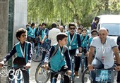 سه‌شنبه متفاوت جشنواره فیلم کودک در چهارباغ بدون خودرو/ هنرمندان با دوچرخه به چهارباغ آمدند